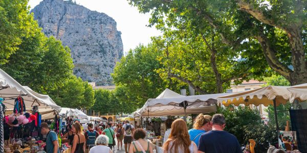 Le marché provençal de Castellane © Adrien Noat