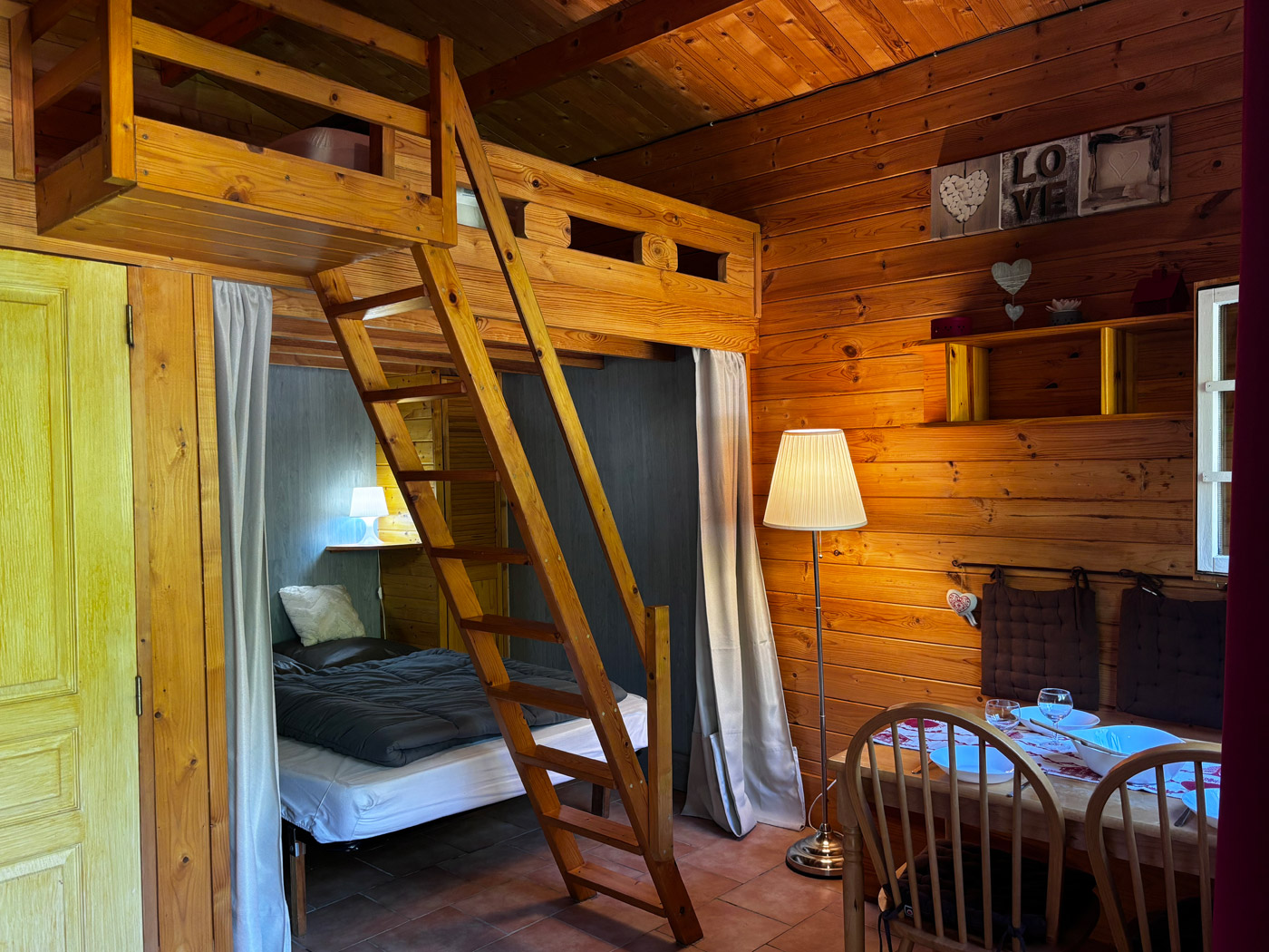4-people Chalet | Camping Calme et Nature – Gorges du Verdon 4-people Chalet | Camping Calme et Nature - Gorges du Verdon